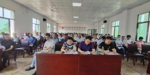 鹤龙湖镇防汛抗旱动员部署暨防汛抢险技术培训会在浩河社区召开